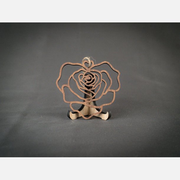 Hjerteformet rosenudsk�ring | Valn�d